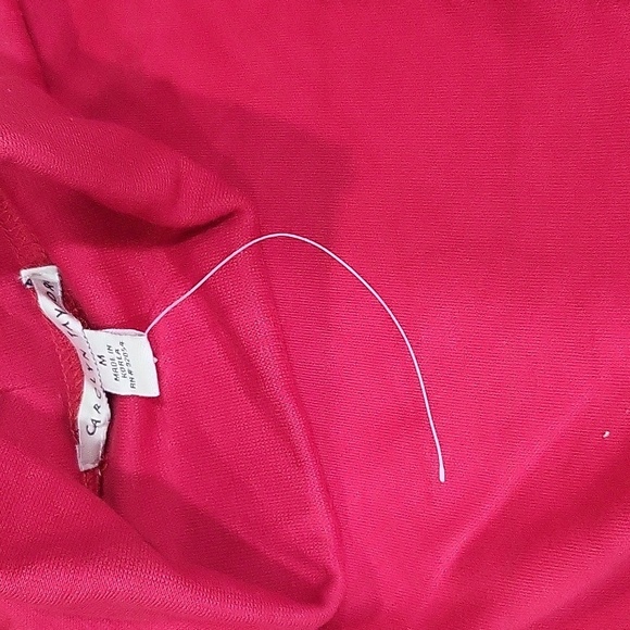 NWOT Red Caryolyn Taylor Turtleneck Size Medium - Picture 5 of 5